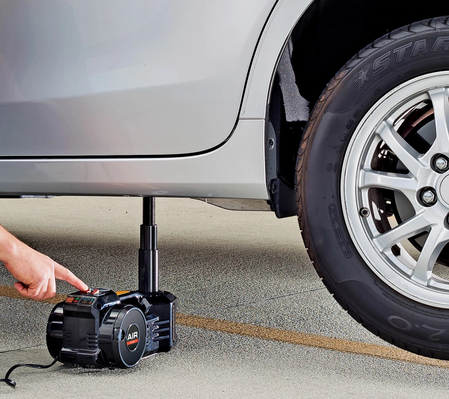 Powerbuilt 1 Ton 12V Electric Floor Jack with Built In Tire Inflator - 620484 4 Powerbuilt 1 Ton 12V Electric Floor Jack with Built In Tire Inflator - 620484 - Image 4